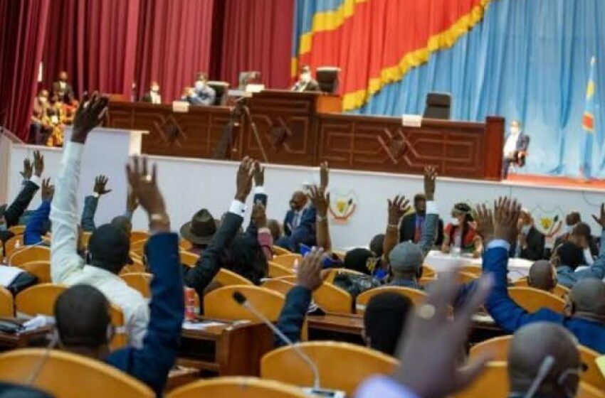  Émoluments des députés nationaux, un serpent à mille têtes !