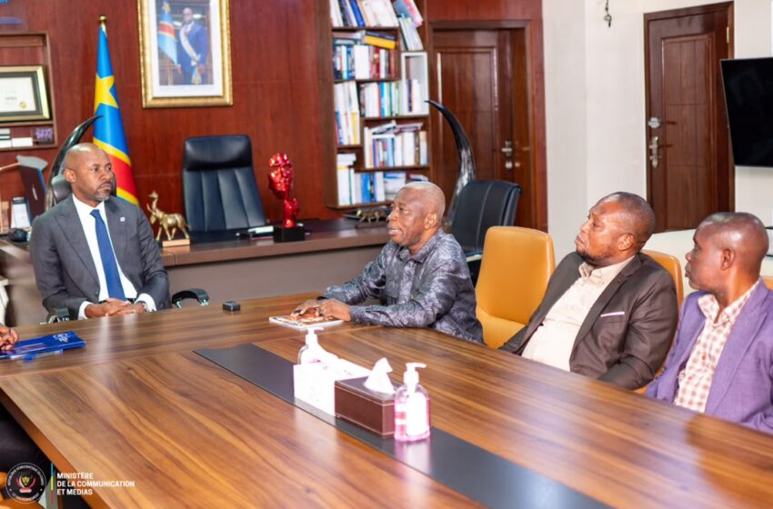  “Le gouvernement a l’obligation de ne pas laisser disparaître la presse écrite de la RDC ”, foi de Patrick Muyaya